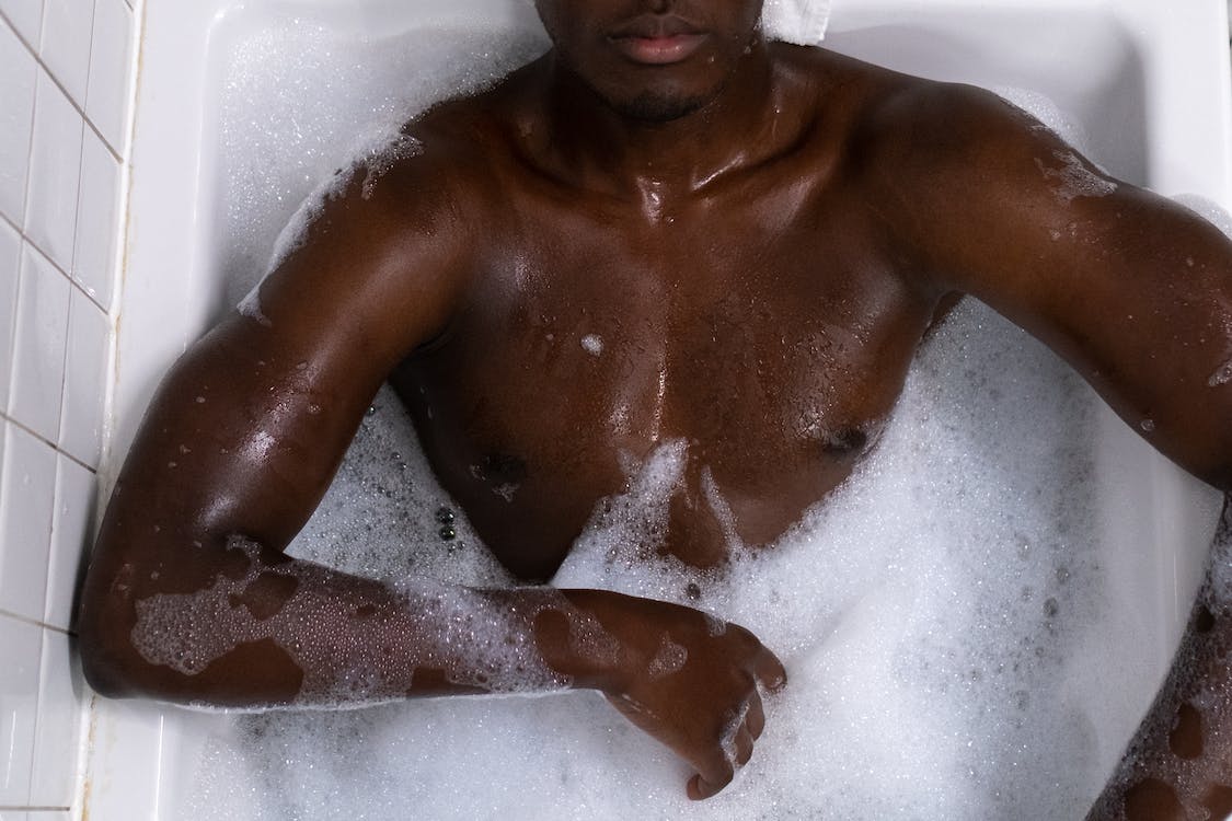 Understanding the Importance of Cleanliness for Men's Sexual Health: Tips for Proper Grooming